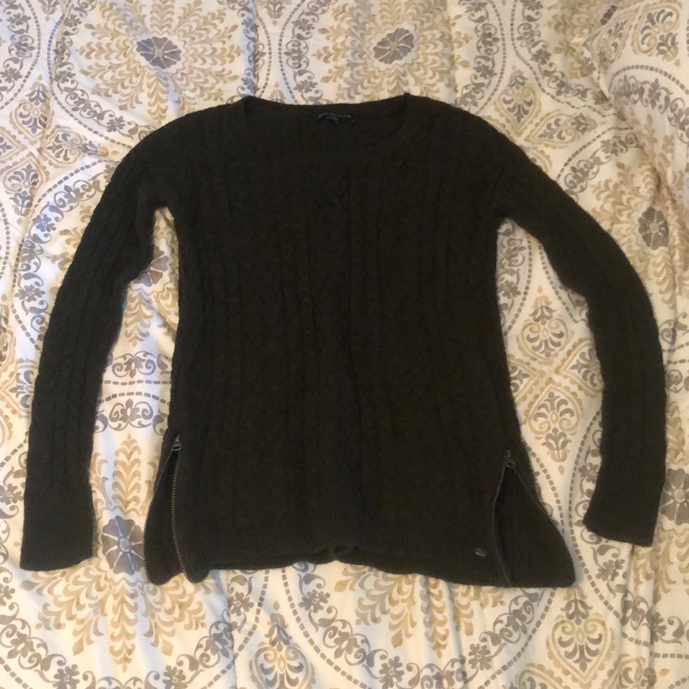 American Eagle knitted dark green long sleeve shirt
